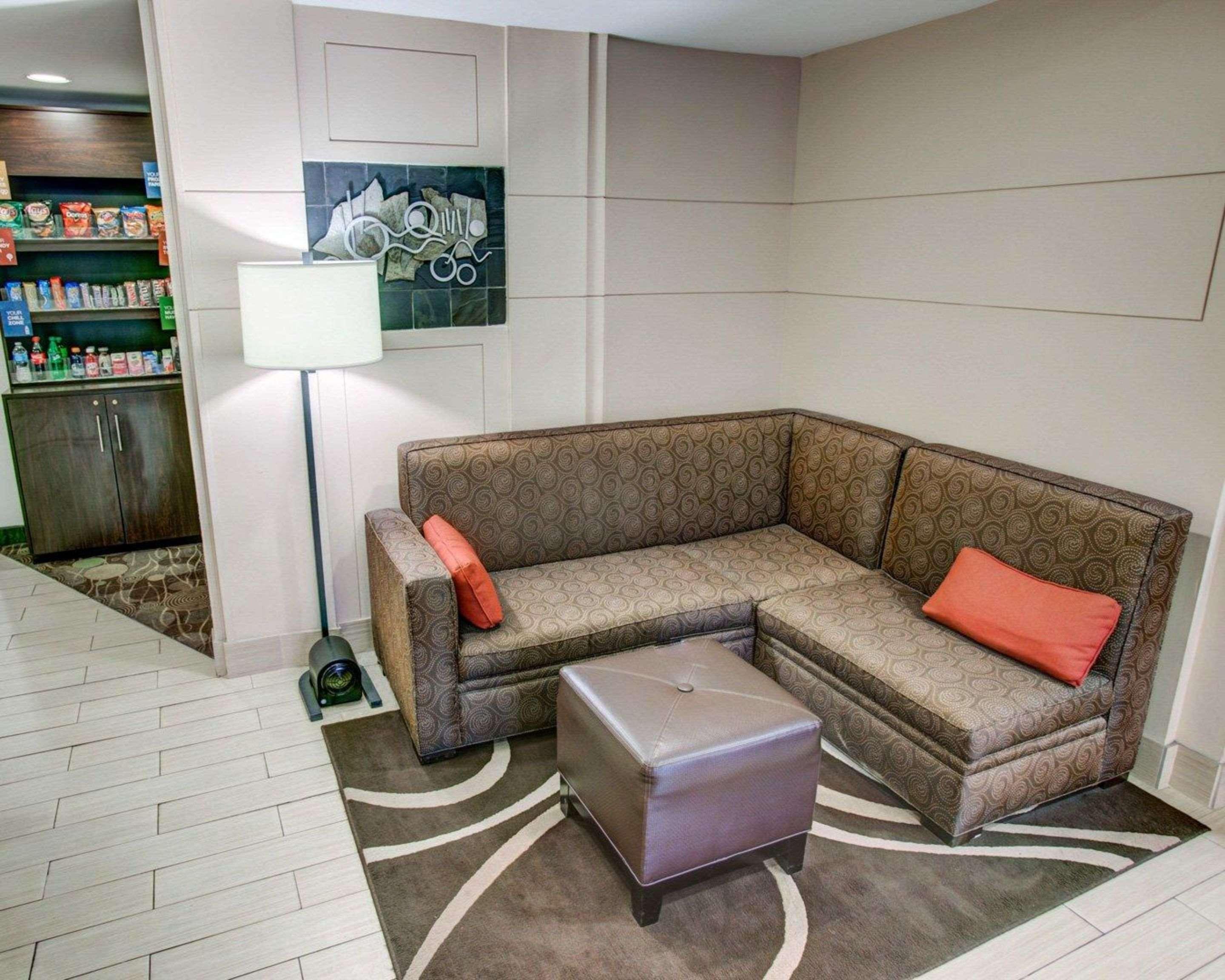 Comfort Suites Pittsburgh Airport Робинсон-Тауншип Экстерьер фото
